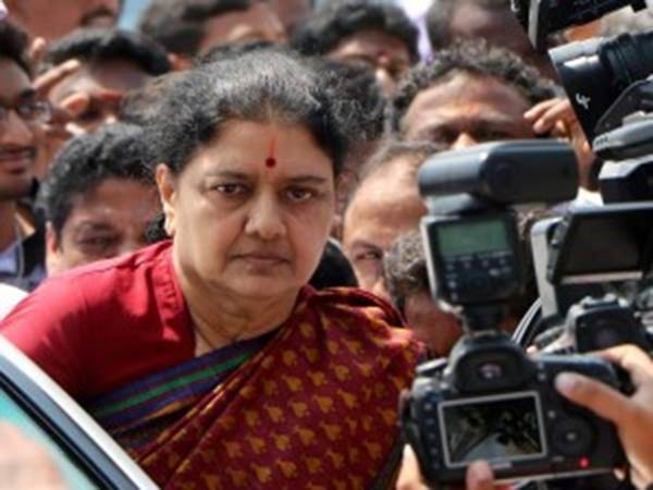 சிறைக்கு போன சசி