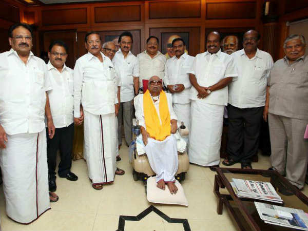 அறிவாலயம் வந்த கருணாநிதி