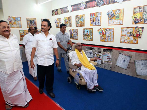 முரசொலி வந்த கருணாநிதி