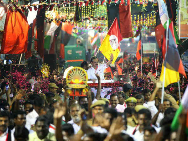 தேர்தல் ஆணையத்தில் புகார்