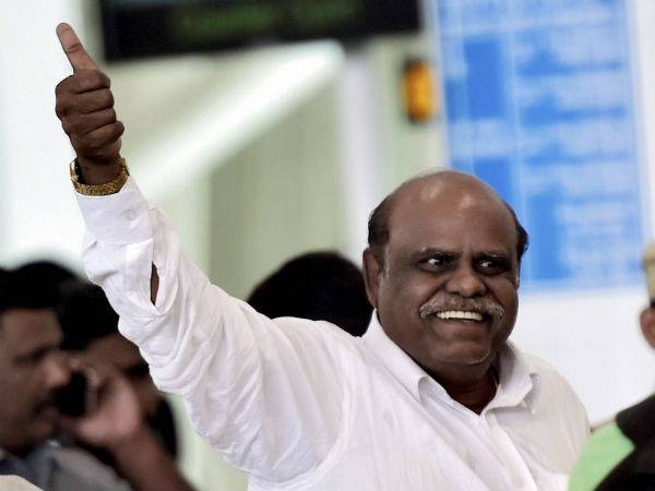 கர்ணனை வரவேற்ற குடும்பத்தினர்