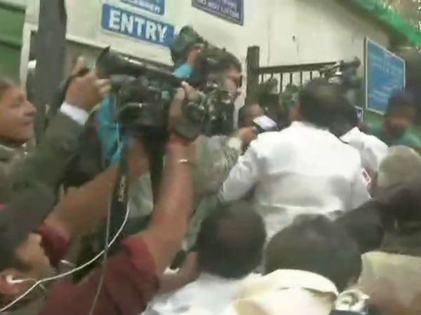 நீதிமன்ற வளாகத்தில் பரபரப்பு