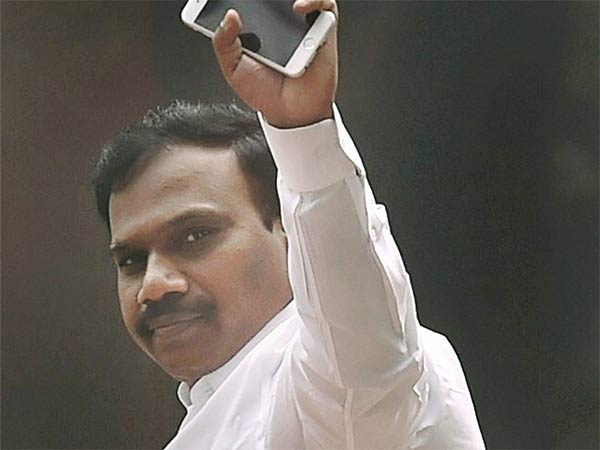 தகவல்கள் பொய்
