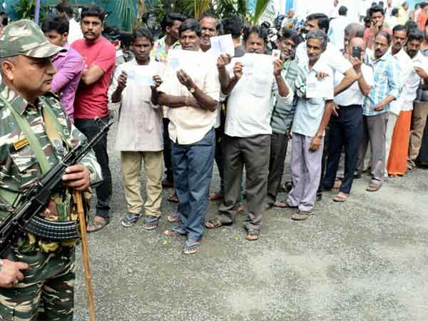 ஆர்வத்துடன் வாக்களித்த மக்கள்