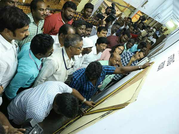 ஆர்.கே. நகர் யாருக்கு