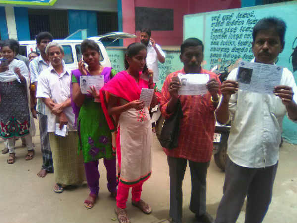 விடாமல் குத்திய மக்கள்