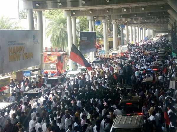சென்னை விமான நிலையத்தில்...