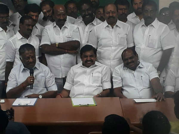 தினகரன் ஒரு மாயமான்
