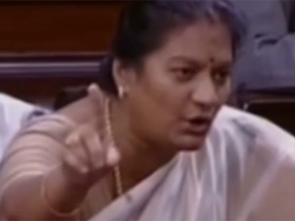 ஜெயலலிதா அடித்தார்