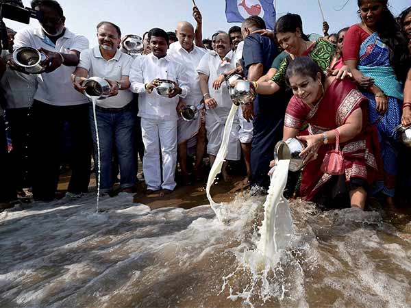 கொத்து கொத்தாக மரணம்