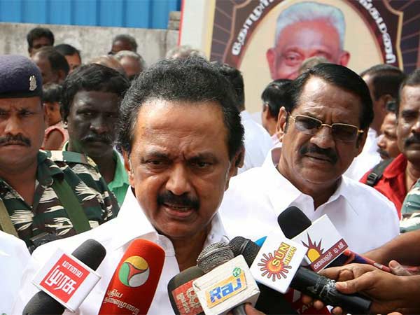 வாய்க்கு வந்தபடி பேசி வருகின்றனர்