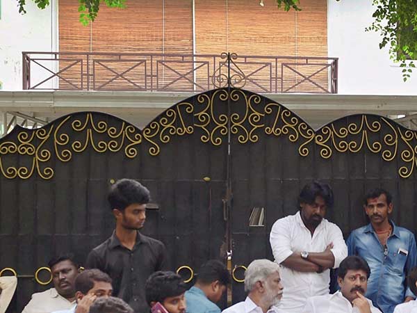 அலுவலகத்தில் விசாரணை