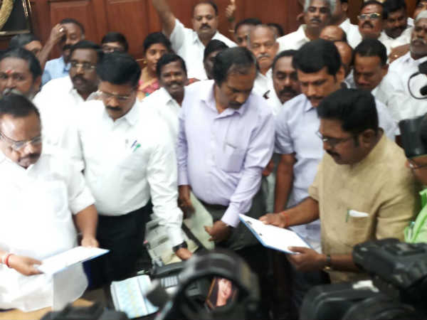 எம்எல்ஏவாக பதவியேற்பு