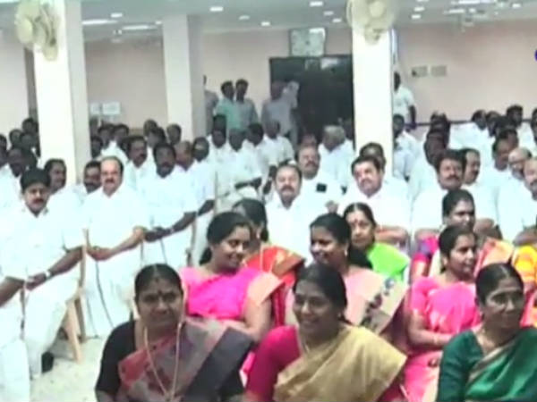 அமைச்சர் மீது எம்எல்ஏ புகார்