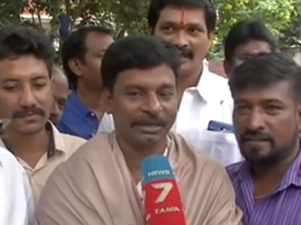 மகிழ்ச்சியடைந்த ரஜினி