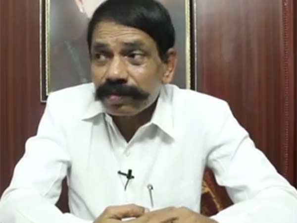 RK Nagar Election Officials interrogating ADMK Media Person Avadi Kumar RK Nagar Election Officials interrogating ADMK Media Person Avadi Kumar