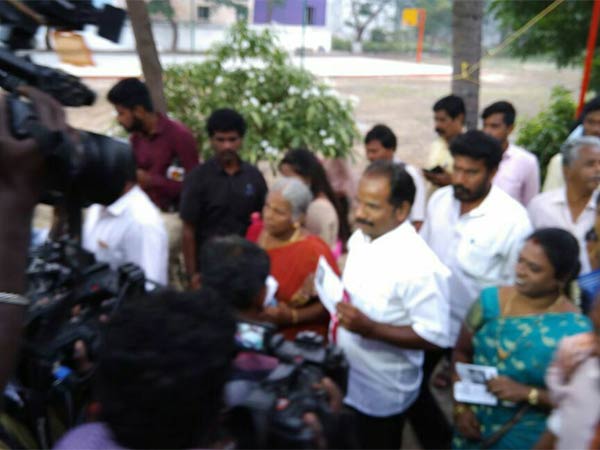 DMK candidate Maruthu Ganesh caste his vote DMK candidate Maruthu Ganesh caste his vote