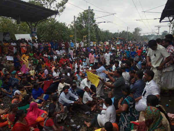 Due to the Fishermen Protest on Kuzhiturai Railway Station Train timings Changed Due to the Fishermen Protest on Kuzhiturai Railway Station Train timings Changed