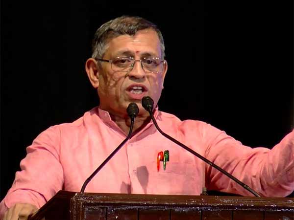 Auditor gurumurthy has said rajini entry will change the dravidian politics Auditor gurumurthy has said rajini entry will change the dravidian politics