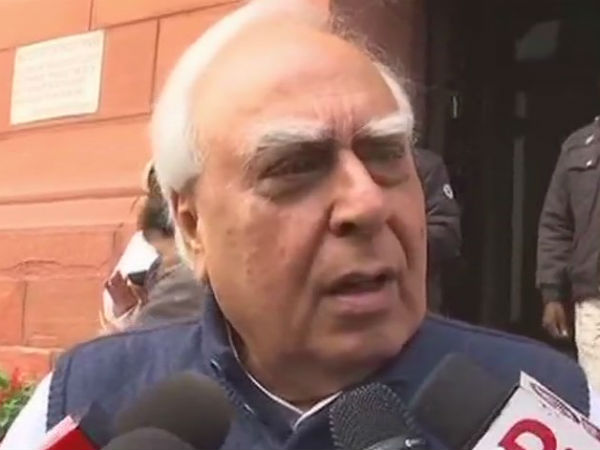 Vinod Rai should apologize to the nation former telecom minister Kapil Sibal Vinod Rai should apologize to the nation former telecom minister Kapil Sibal
