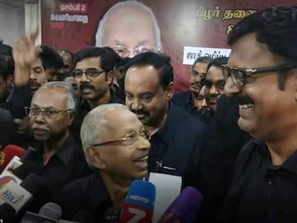 Kovai Ramakrishnan greets K Veeramani Kovai Ramakrishnan greets K Veeramani