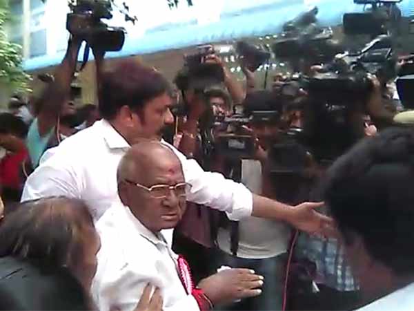 Reporters stage protest in RK Nagar Reporters stage protest in RK Nagar