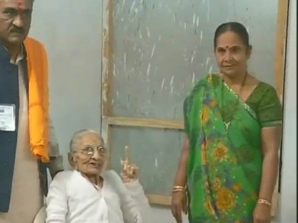 Modi's mother cast vote in Gandhinagar Modi's mother cast vote in Gandhinagar