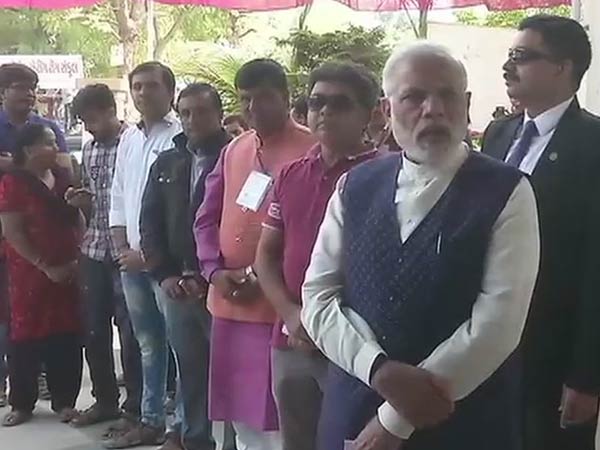 Congress leaders lodge complaint on Modi campaigning on Voting Day in Election Commission Congress leaders lodge complaint on Modi campaigning on Voting Day in Election Commission