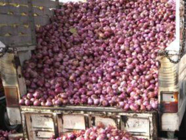 Ockhi cyclone moving towards Maharastra Farmers getting shocked due to high rain warnings Ockhi cyclone moving towards Maharastra Farmers getting shocked due to high rain warnings
