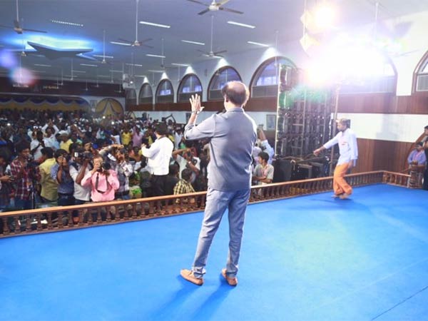 Rajinikanth came to Mandapam by BMW car Rajinikanth came to Mandapam by BMW car