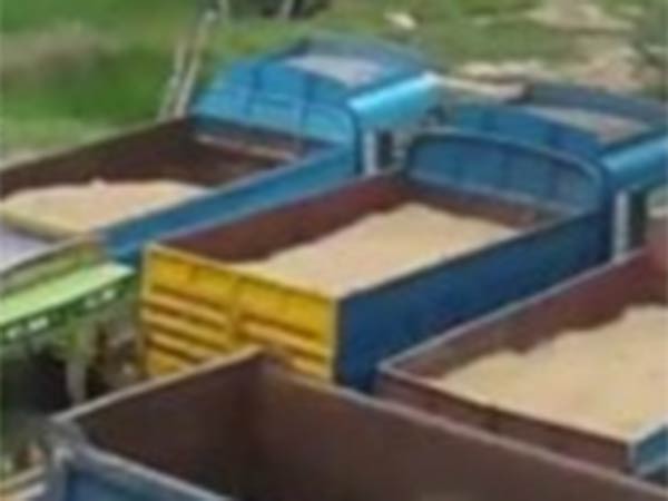 Malaysian Sand sale issue in Tuticorin Police arrested two Lorries with Malaysian sand and seized it Malaysian Sand sale issue in Tuticorin Police arrested two Lorries with Malaysian sand and seized it