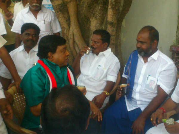 Singamuthu starts his campaign after having single tea Singamuthu starts his campaign after having single tea