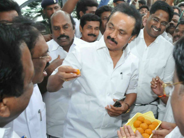 MK Stalin gave sweets for acquitting of Raja and Kanimozhi MK Stalin gave sweets for acquitting of Raja and Kanimozhi