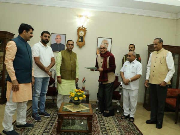 Gujarat CM Vijay Rupani submits resignation to Governor Gujarat CM Vijay Rupani submits resignation to Governor