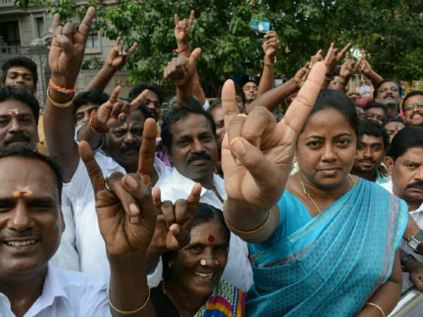 அரசியில் நிலை தாழ்ந்துவிட்டது
