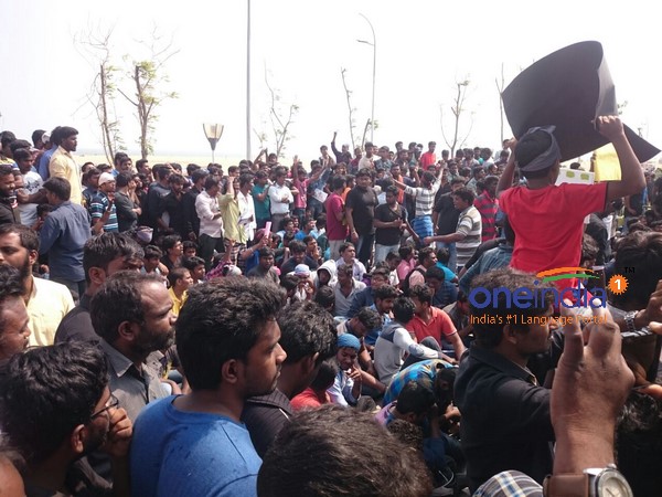 ஒரு ஆண்டு முடிந்துவிட்டது.
