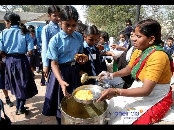 சத்துணவோடு பால்