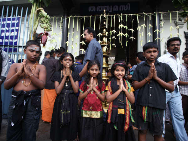 அரசியல் சாசன அமர்வு முன்பு வழக்கு