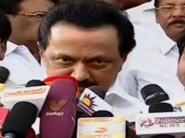 செயலிழந்து நிற்கும் அதிமுக