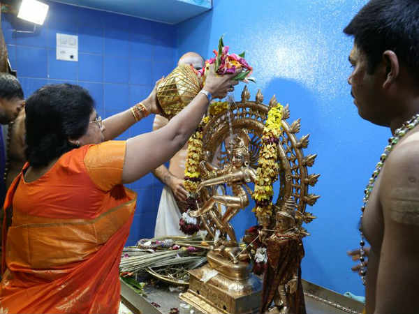 இறைவன் வழிபாடு