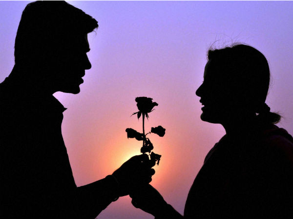 மனம் மாறும் காதலர்கள்