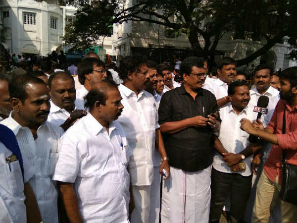தகுதி நீக்கமானவர்கள்