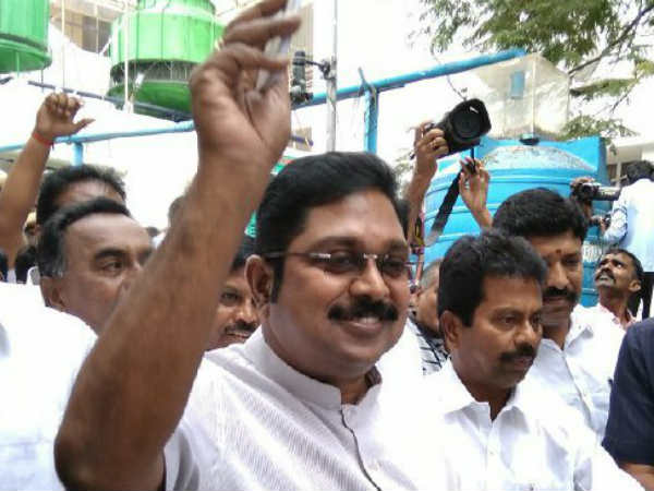 தினகரன் மீது முழுப் பார்வையும்