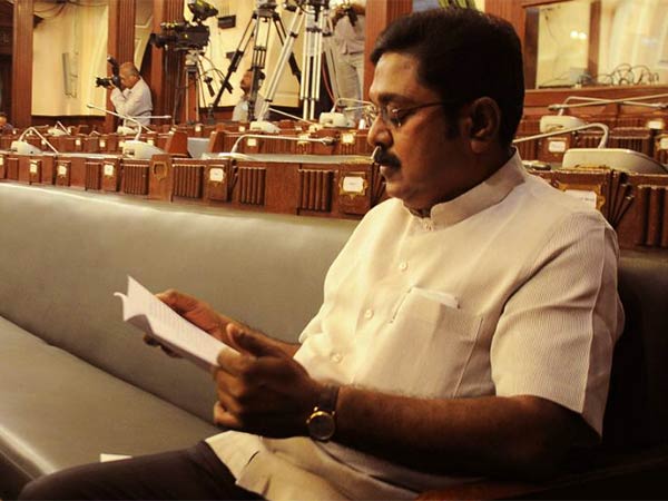 கொளுத்திப் போடும் தினகரன்