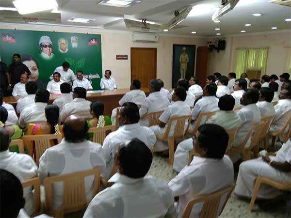 போட்டியாளர்கள் களமிறக்கம்