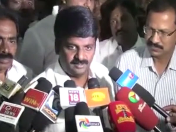 பதவி விலக வேண்டும்