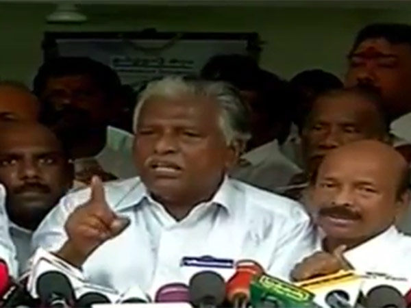 பதவிக்காக அடிதடி