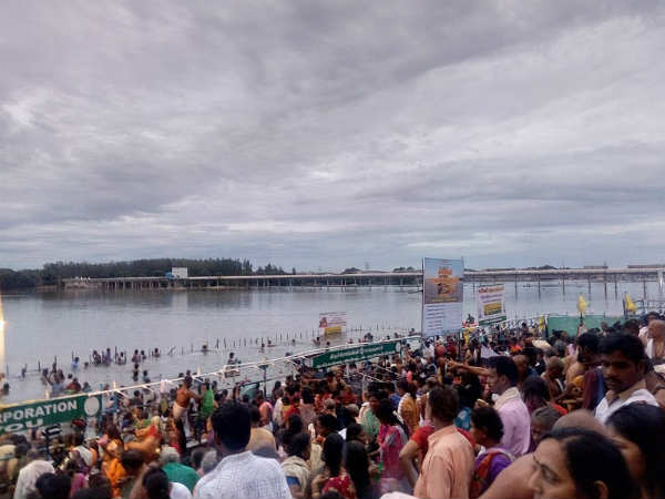 திதி கொடுத்த மக்கள்