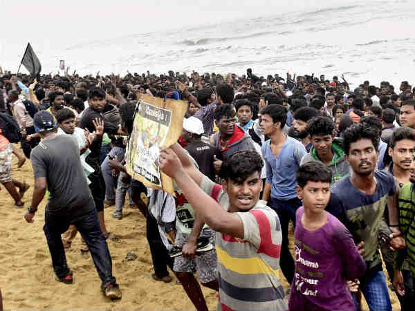 அதிர்ந்தது உலகம்