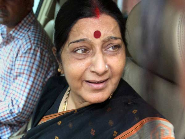 Sushma swaraj seiged by fisherwomen Sushma swaraj seiged by fisherwomen